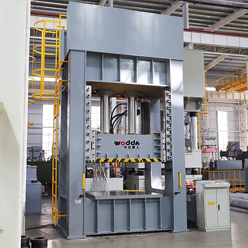 315噸(dun)框架式(shi)汽車钣(ban)金件液(ye)壓機