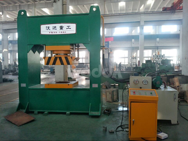 框(kuang)架式龍門(men)液壓機