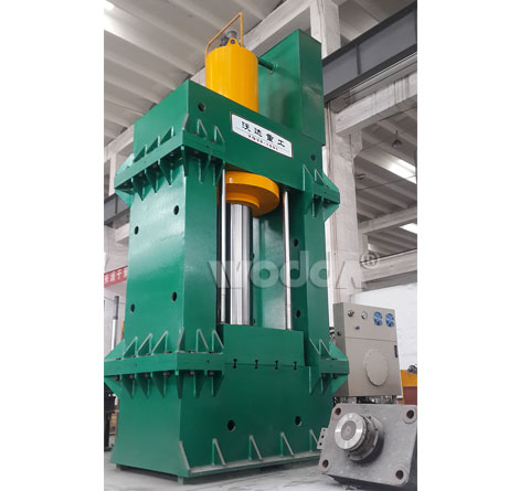 630噸龍(long)門液壓(ya)機