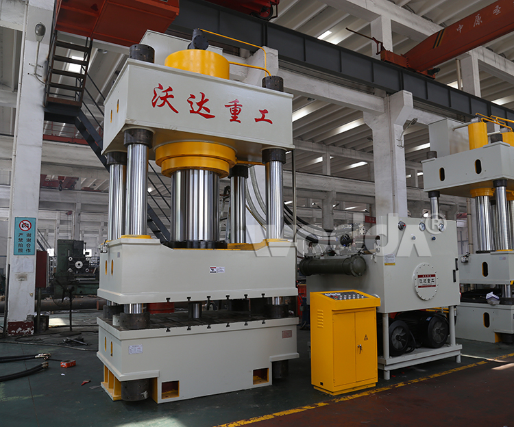 三梁(liang)四柱液壓(ya)機