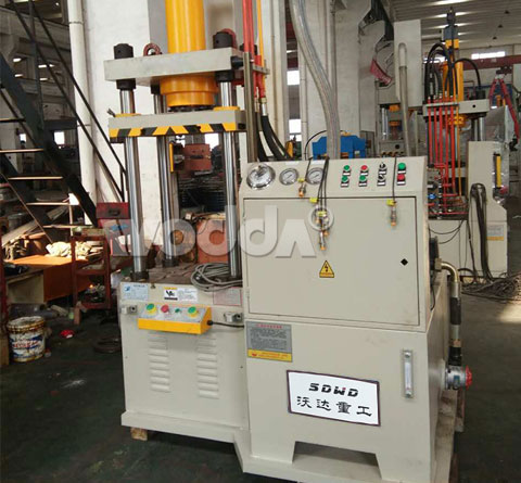 40T連(lian)體三梁四(si)柱液壓機(ji)