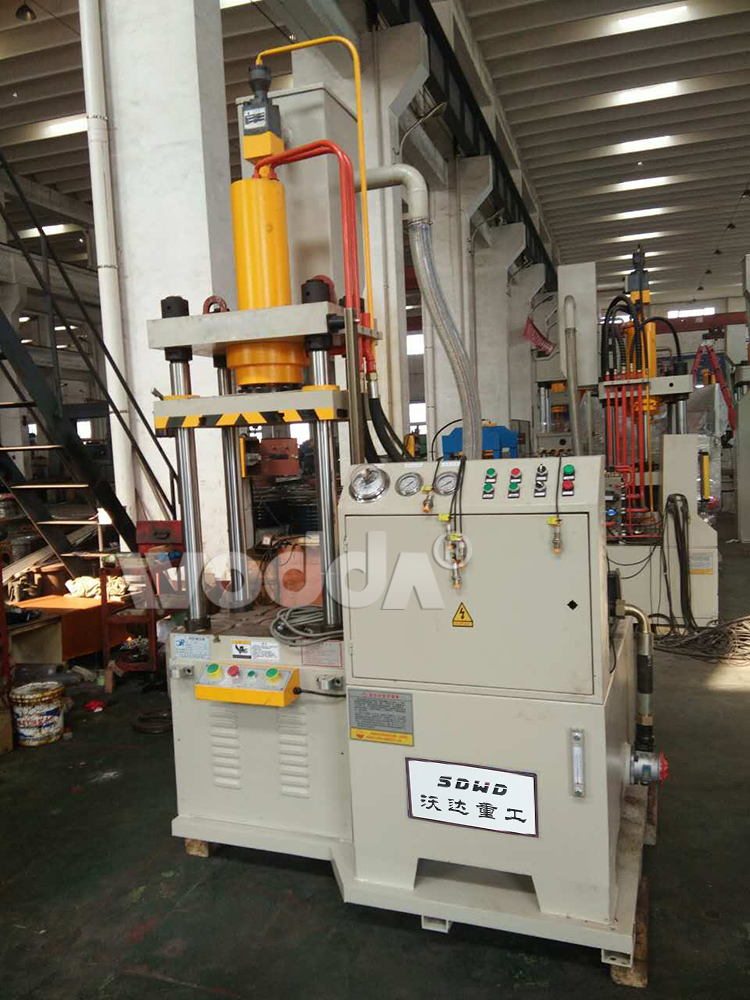 40噸連體四(si)柱液壓機(ji)