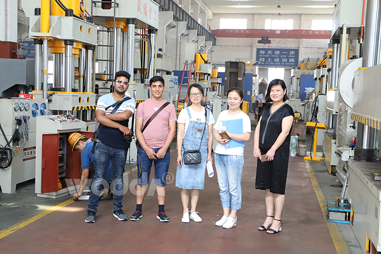 四梁四柱(zhu)液壓機