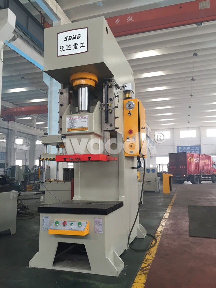 滑(hua)塊導軌沖(chong)床