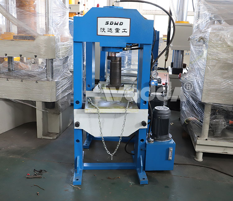 150t龍(long)門式液(ye)壓機