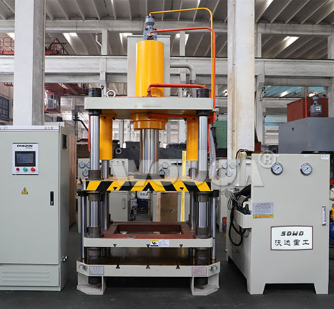 100T四(si)梁四(si)柱液(ye)壓機(ji)