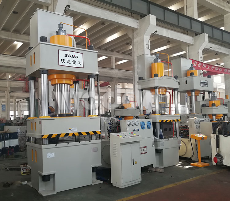 三(san)梁四柱液(ye)壓機