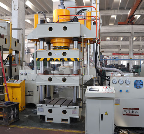 500噸四(si)梁四(si)柱液(ye)壓機(ji)