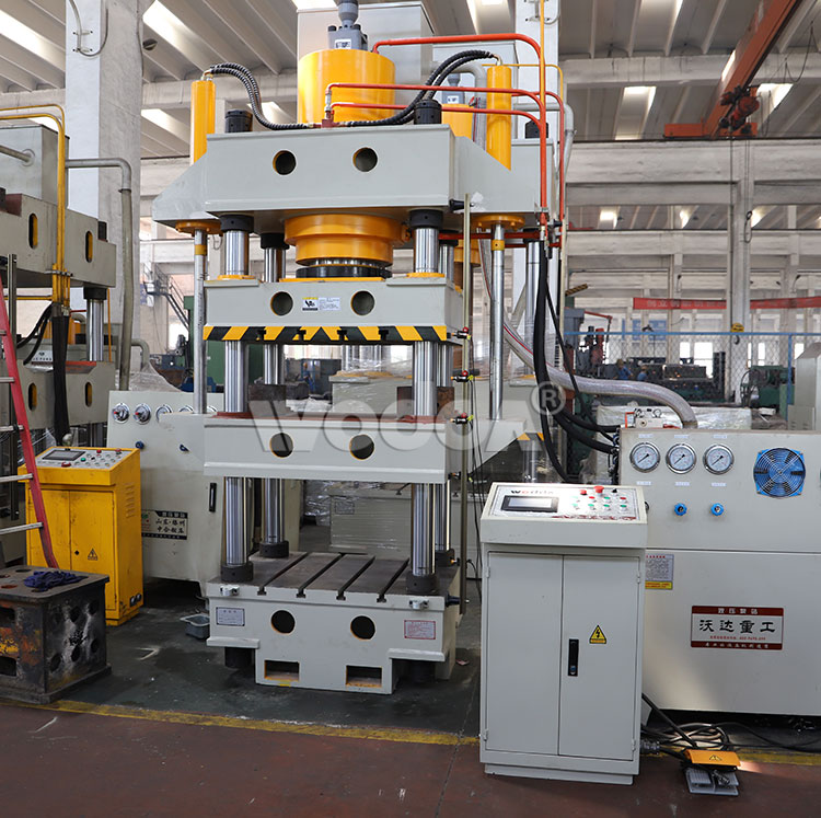 500噸(dun)四梁四柱(zhu)液壓機