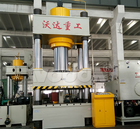 500噸三(san)梁四柱(zhu)液壓機(ji)