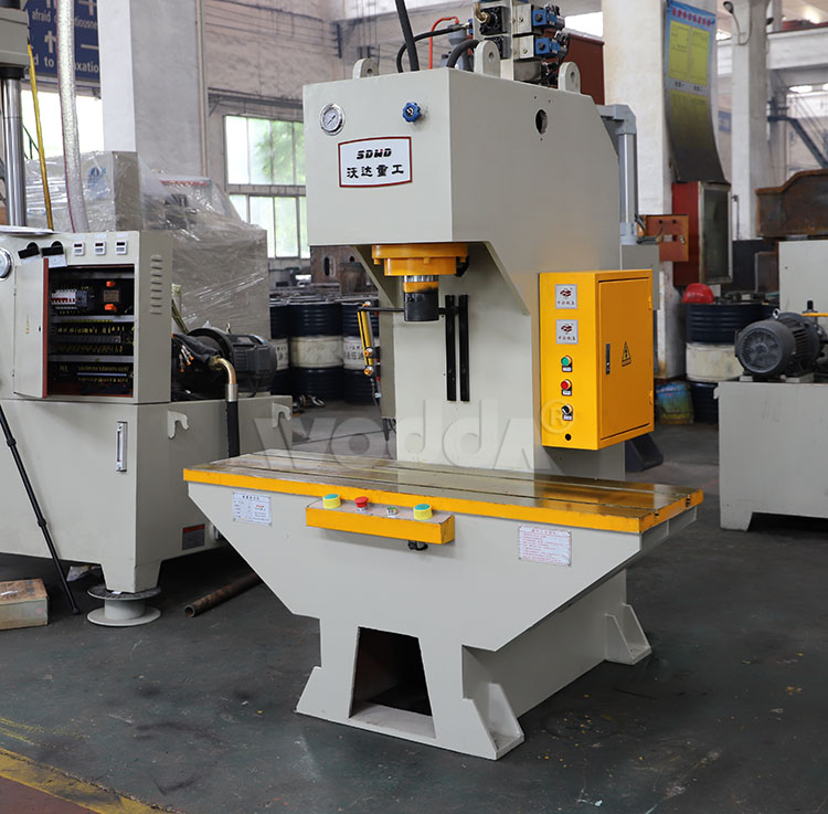 100噸單(dan)柱液壓(ya)機