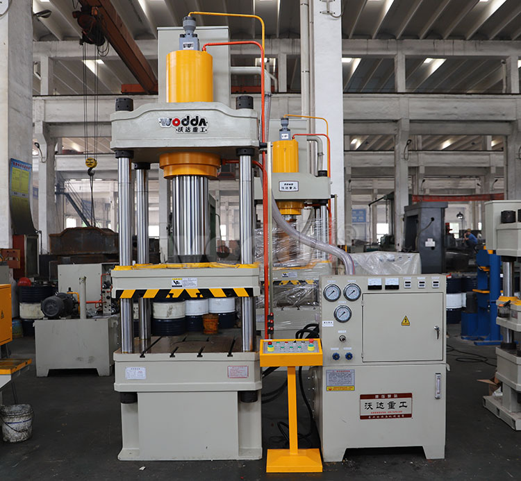 三梁四(si)柱液壓(ya)機