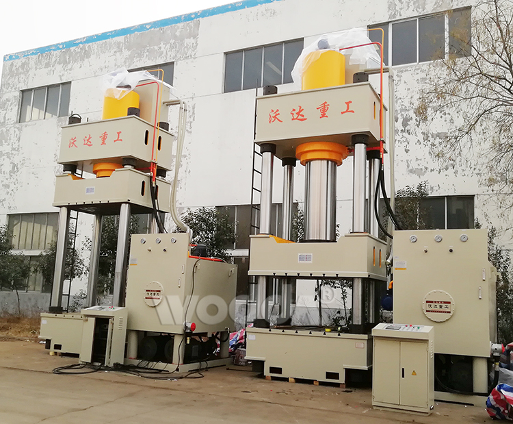 1500噸三(san)梁四柱(zhu)液壓機(ji) 1500噸(dun)三梁四(si)柱液壓(ya)機