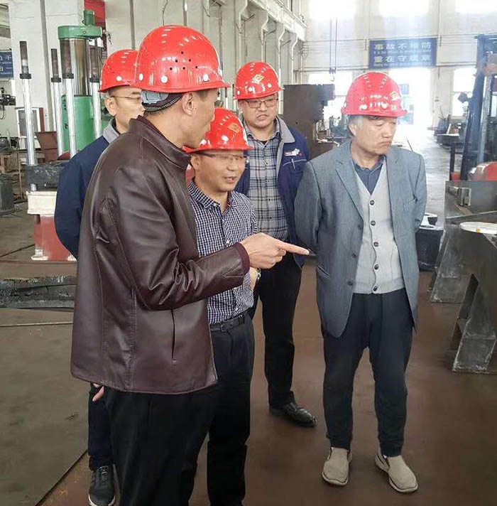 劉總與交(jiao)大教授交(jiao)流