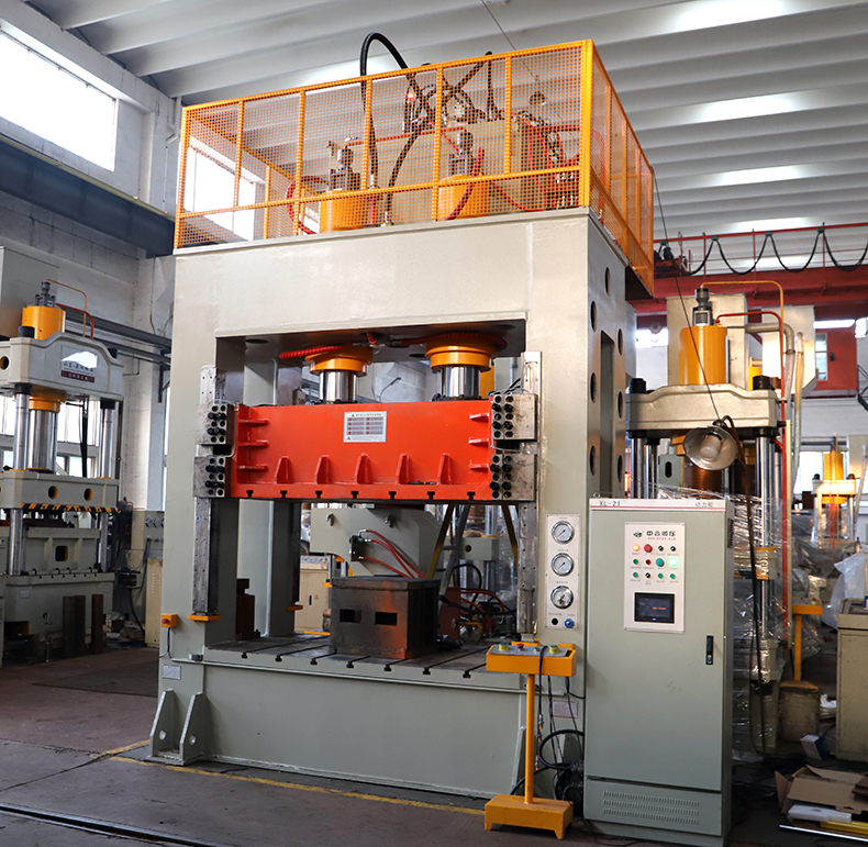 建築(zhu)隔溫新(xin)型材料(liao)成型機(ji)