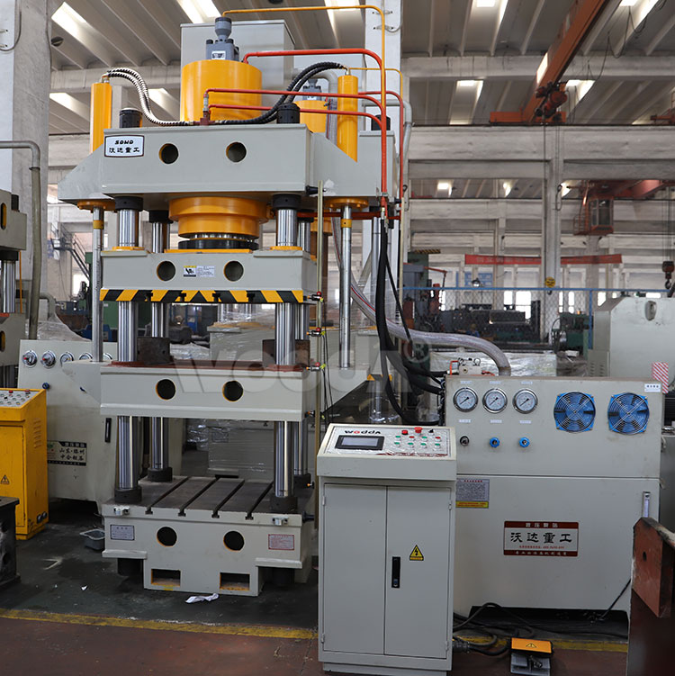 四(si)梁四柱液(ye)壓機