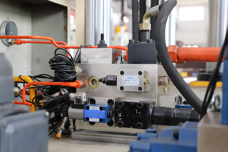 電動車(che)擋風闆(pan)液壓機(ji)油泵