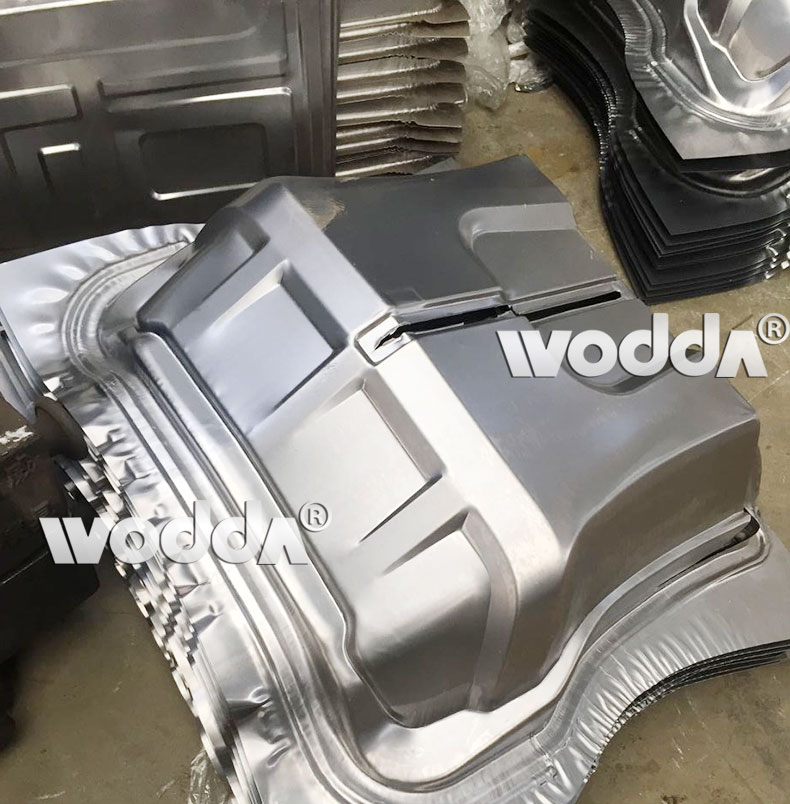 電動(dong)車擋風(feng)闆液壓(ya)機加工(gong)樣品展(zhan)示