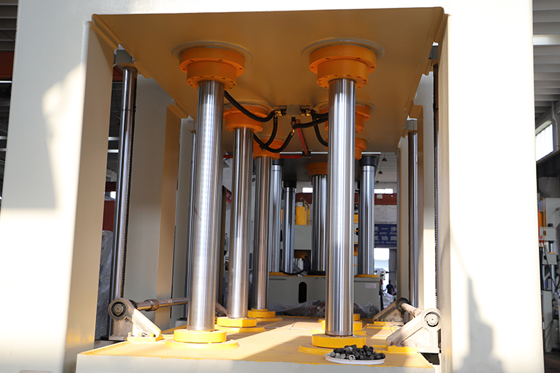 建築隔(ge)溫新型(xing)材料成(cheng)型機