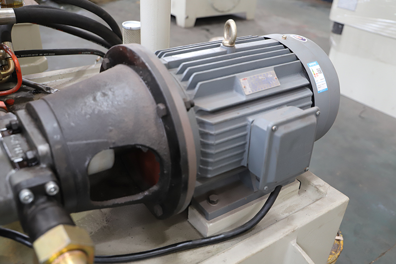 密(mi)胺餐具(ju)熱壓成(cheng)型液壓(ya)機