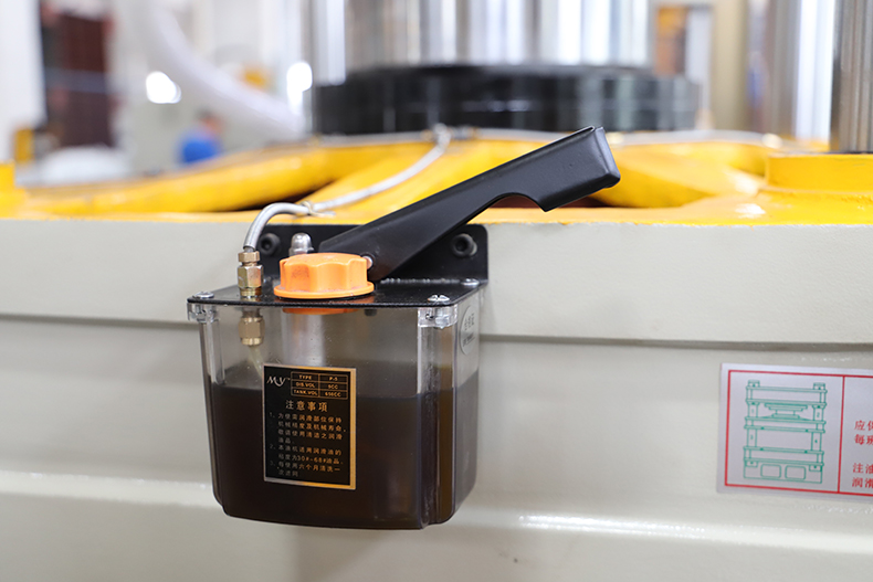 密(mi)胺餐具(ju)熱壓成(cheng)型液壓(ya)機