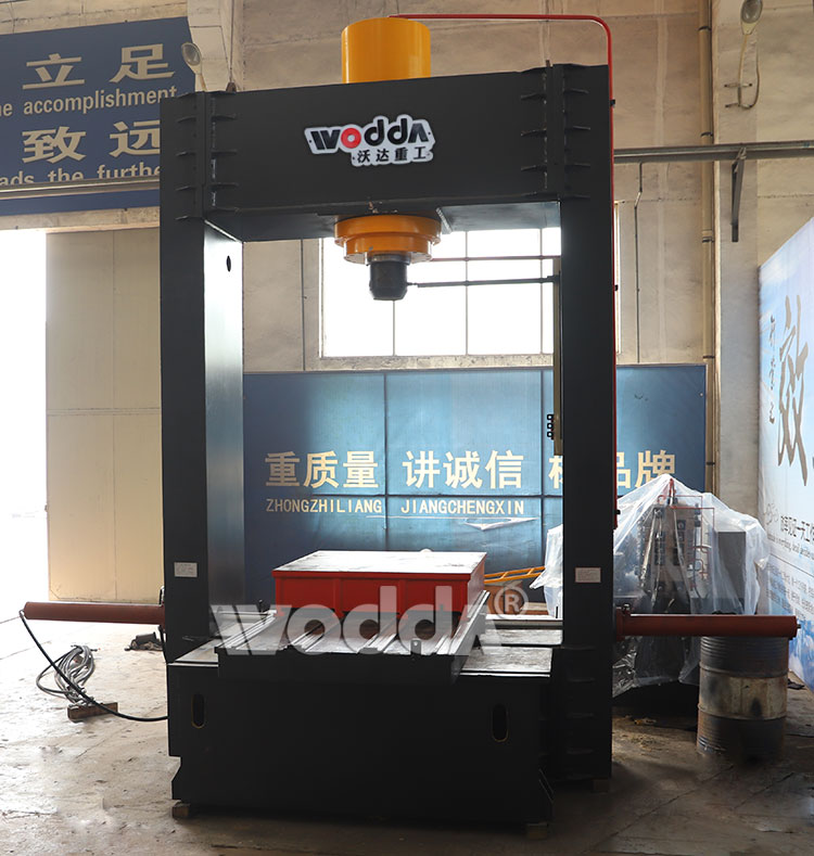 400噸龍門液(ye)壓機産品(pin)實拍