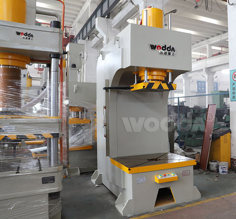 單(dan)柱導軌(gui)液壓機(ji)