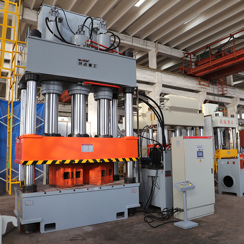 800噸液(ye)壓機(ji)