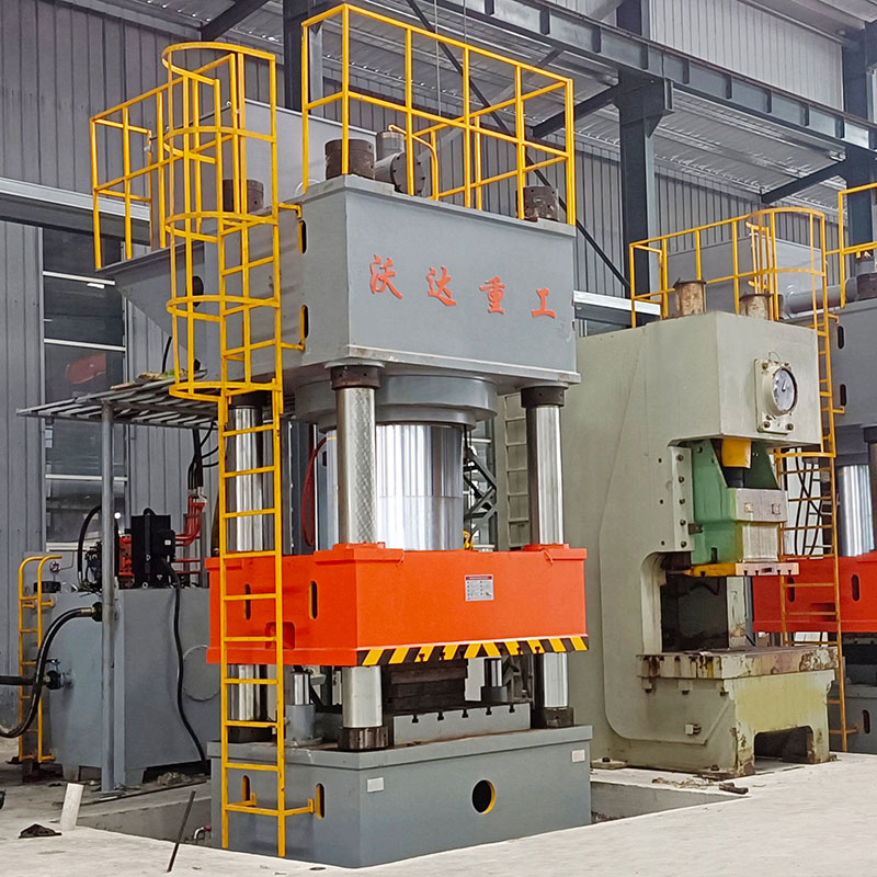 2000噸(dun)單缸(gang)四柱(zhu)液壓(ya)機