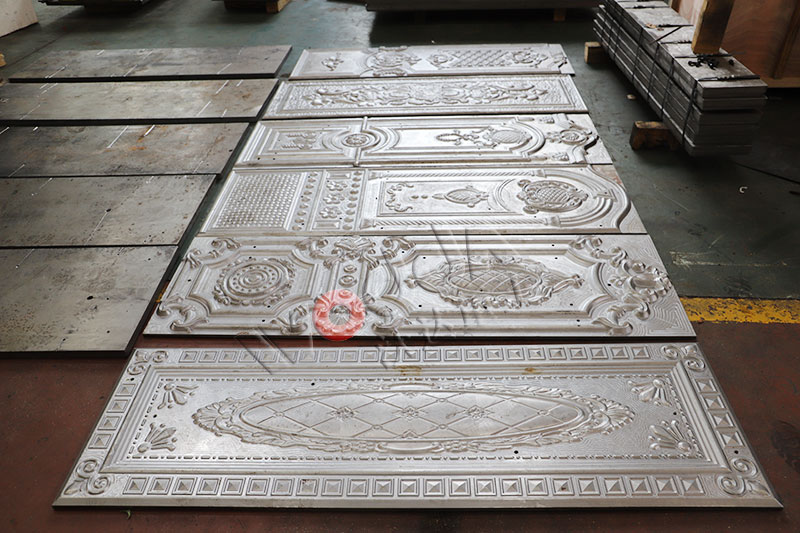 鋼(gang)木門壓花(hua)機