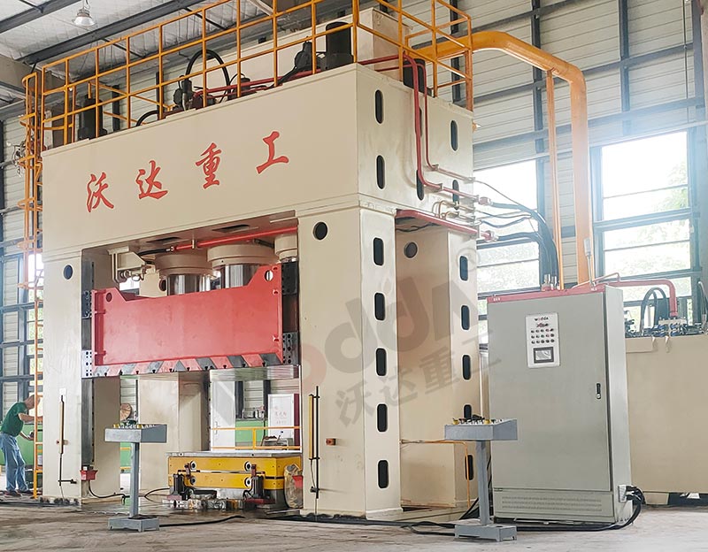 玻璃(li)鋼模壓冷(leng)卻塔成型(xing)液壓機