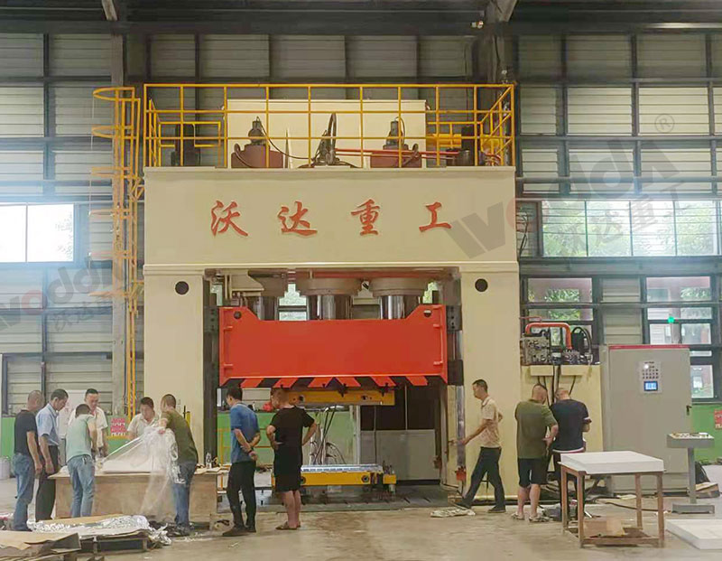 玻璃鋼模(mo)壓冷卻塔(ta)成型液壓(ya)機