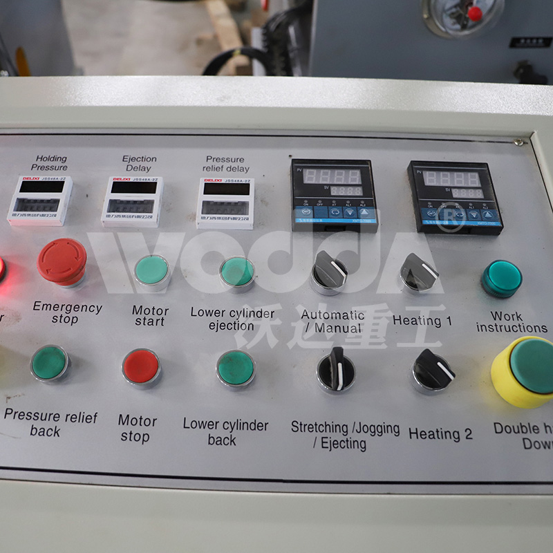 400噸四(si)柱液壓(ya)機價格(ge)