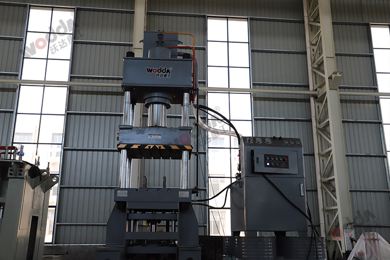 200噸輪(lun)毂拉伸成(cheng)型液壓機(ji)