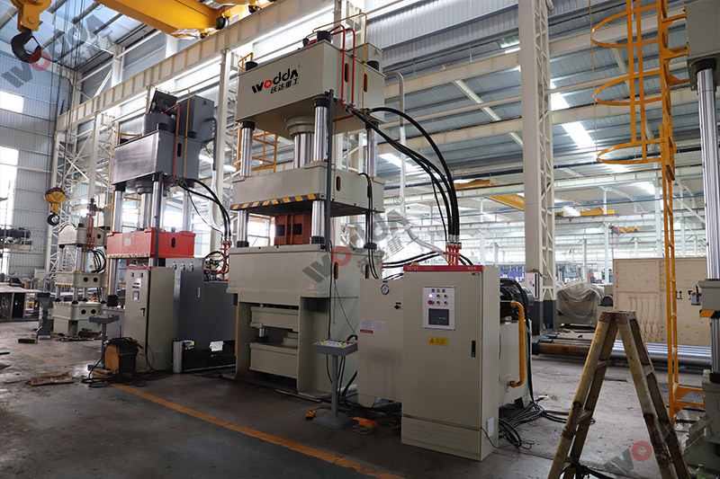 500噸(dun)拉伸(shen)液壓(ya)機