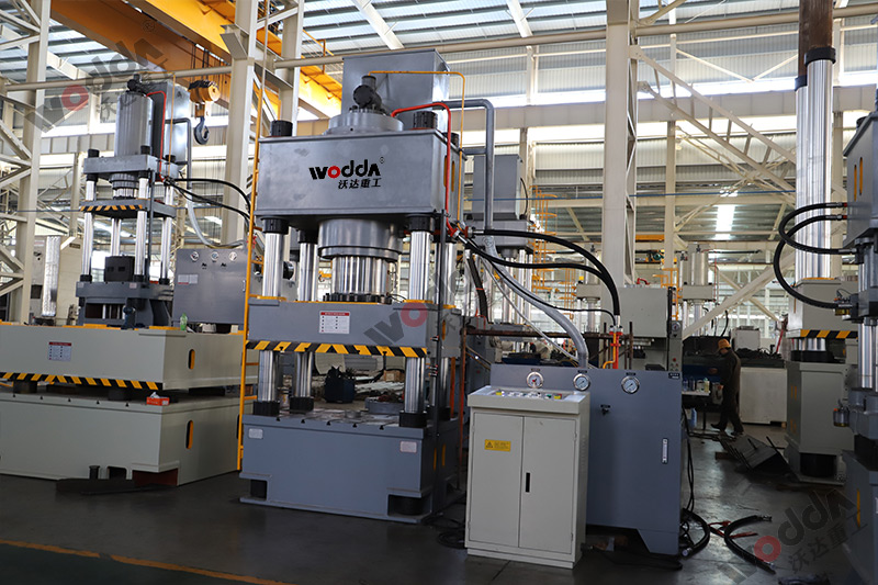 630噸拉(la)伸液(ye)壓機(ji)