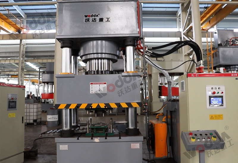 全(quan)自動(dong)630噸礦(kuang)用錨(mao)杆托(tuo)盤液(ye)壓機(ji)