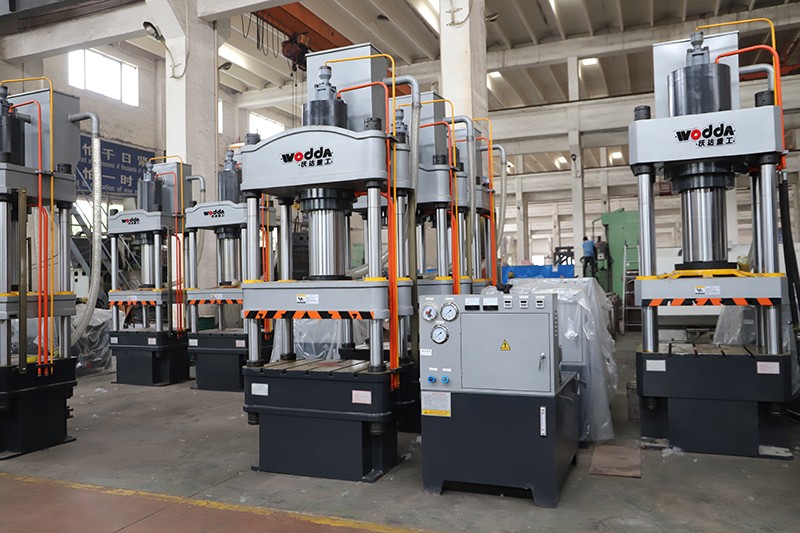 200噸汽(qi)車配(pei)件拉(la)伸液(ye)壓機(ji)