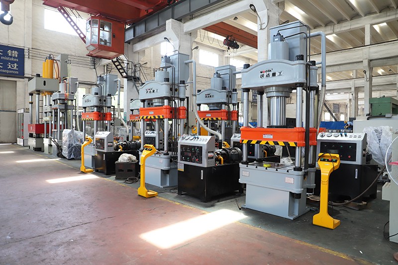 200噸汽(qi)車配(pei)件拉(la)伸液(ye)壓機(ji)