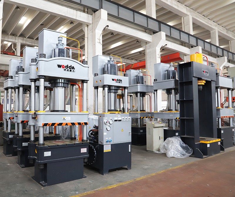 200噸汽(qi)車配(pei)件拉(la)伸液(ye)壓機(ji)