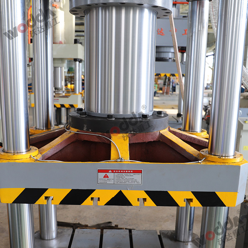 315噸拉(la)伸液壓機(ji)油缸