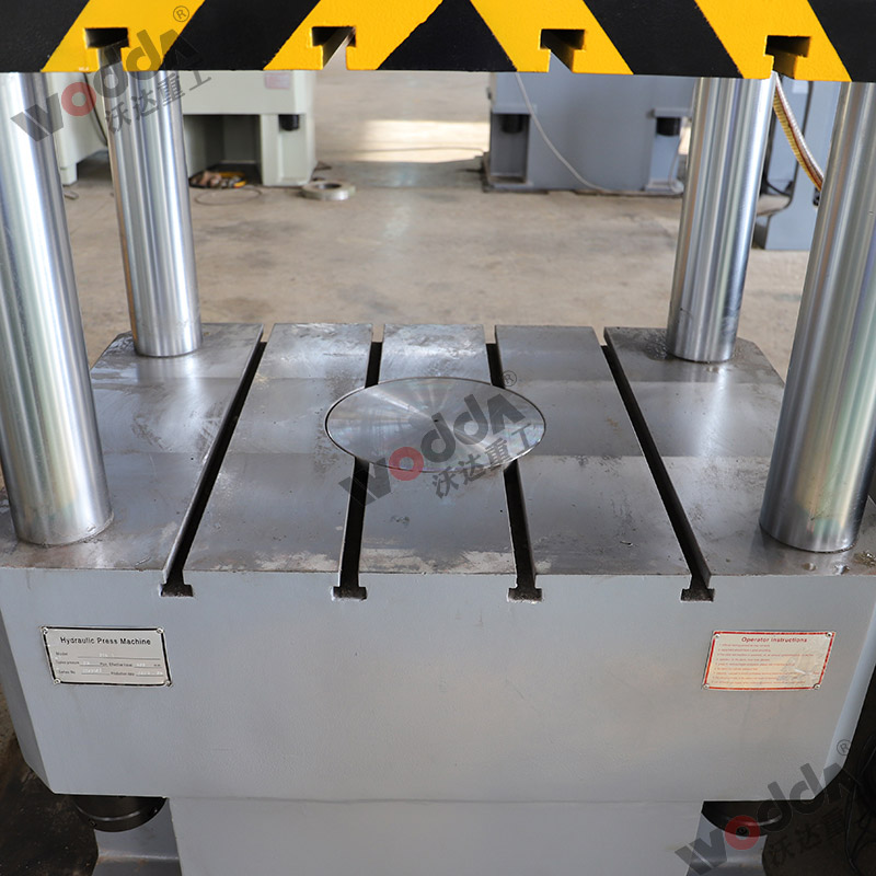 315噸拉伸(shen)液壓機工(gong)作台