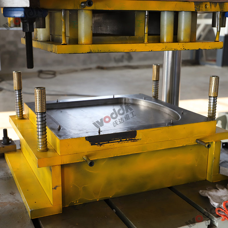 不(bu)鏽鋼闆(pan)材拉伸(shen)機模具(ju) 不鏽鋼(gang)闆材拉(la)伸機模(mo)具