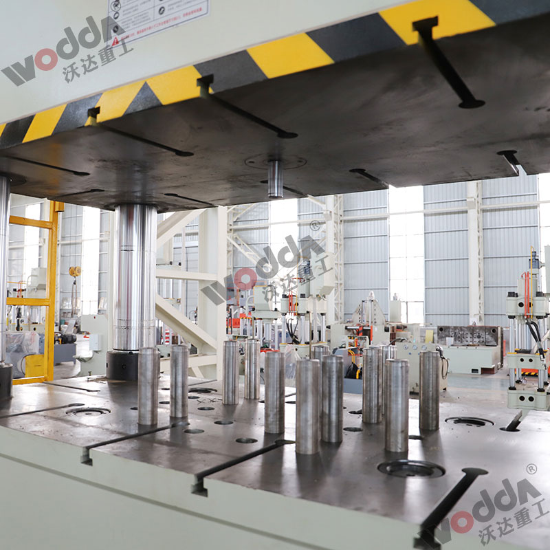 液(ye)壓機(ji)多頂(ding)杆