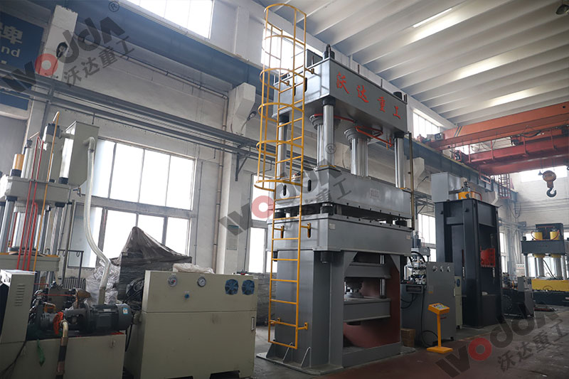 不(bu)鏽鋼(gang)托盤(pan)拉伸(shen)液壓(ya)機