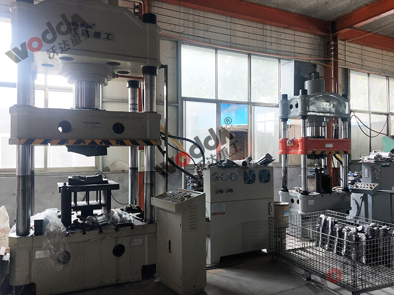 200噸金(jin)屬薄(bao)闆拉(la)伸機(ji)