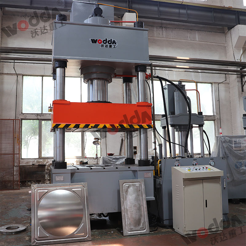 500噸不鏽(xiu)鋼水箱(xiang)成型液(ye)壓機