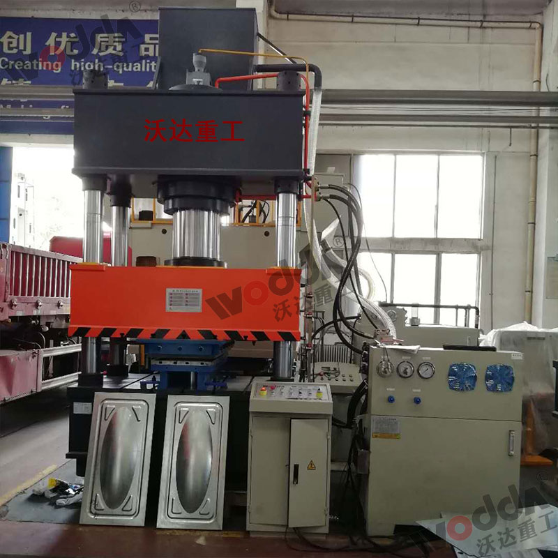 400噸不鏽(xiu)鋼水箱(xiang)成型液(ye)壓機