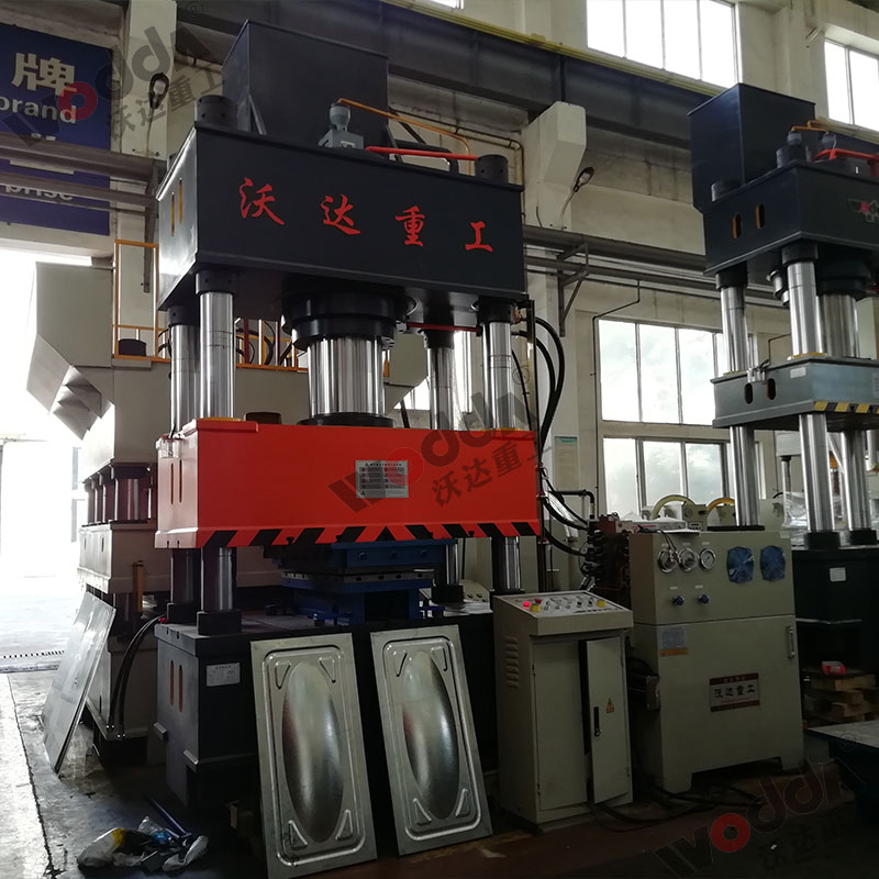 400噸不鏽(xiu)鋼水箱(xiang)拉伸液(ye)壓機