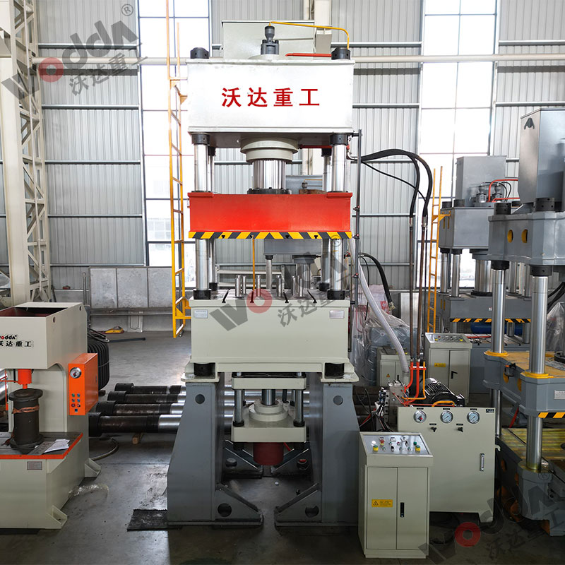 315噸液(ye)壓墊(nian)拉伸(shen)液壓(ya)機